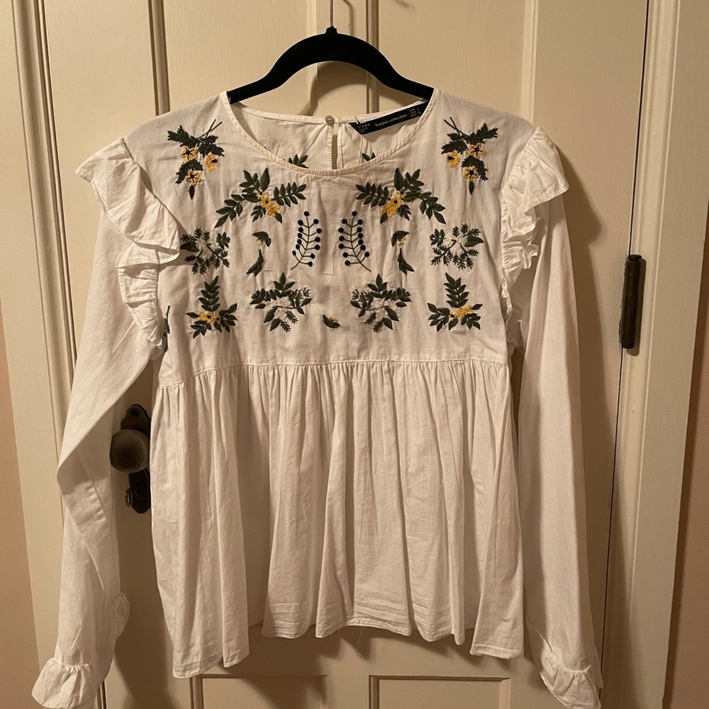 Gorgeous embroidered Zara blouse. Cotton. Large. See photos.